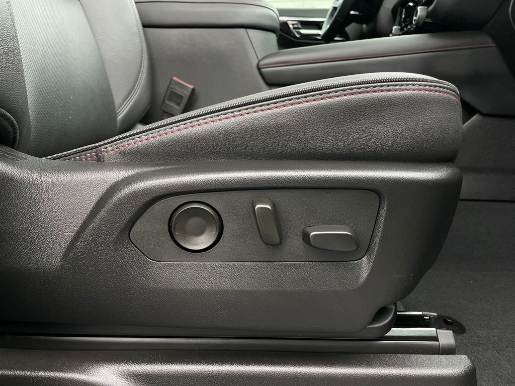 Thumbnail: 2025 Chevrolet Suburban - 29