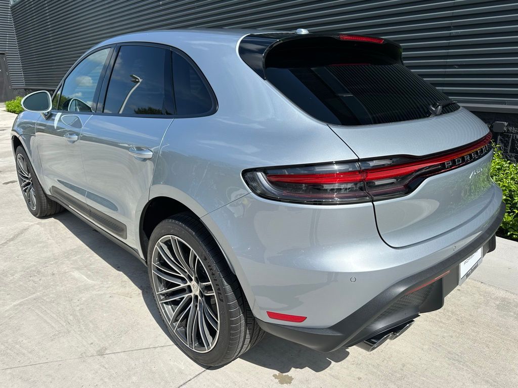 2025 Porsche Macan  3