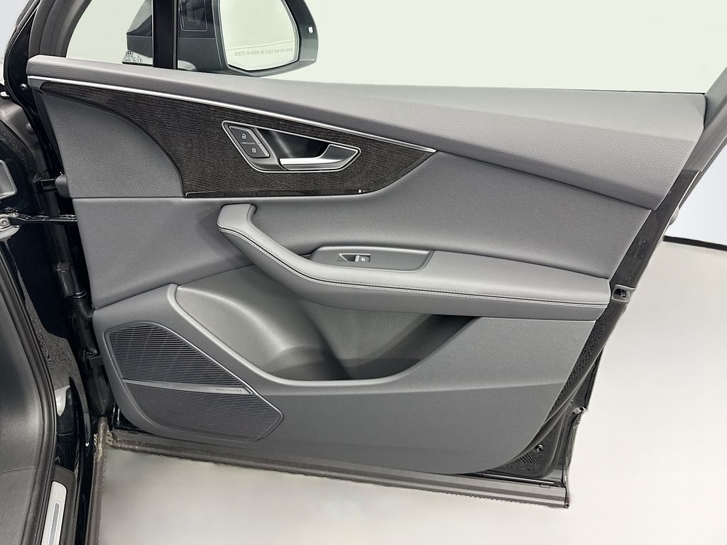 Thumbnail: 2026 Audi Q7 - 26