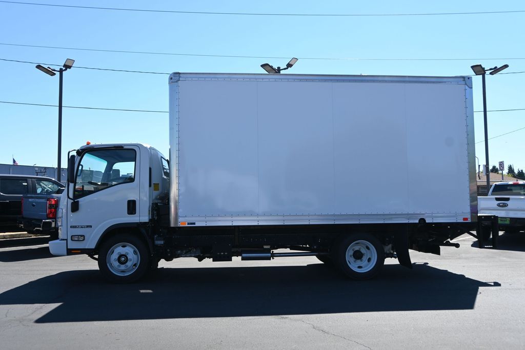 2025 Isuzu NPR HD 