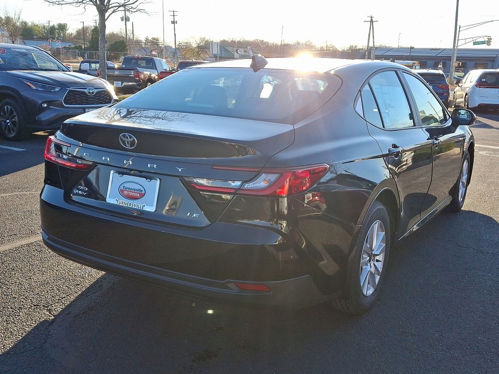 2025 Toyota Camry LE 4