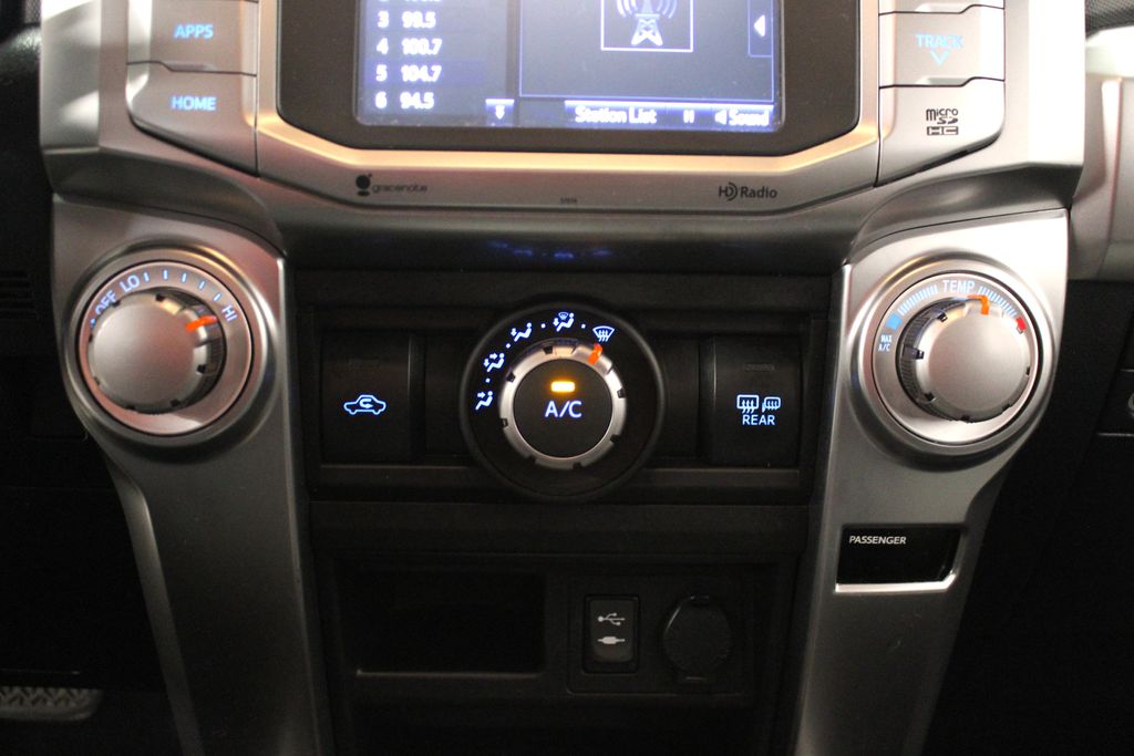 Thumbnail: 2015 Toyota 4Runner - 13