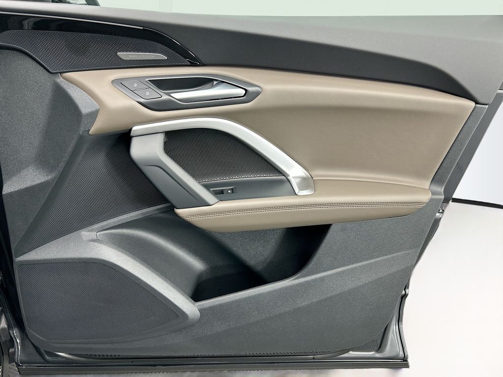 Thumbnail: 2025 Audi Q5 - 25