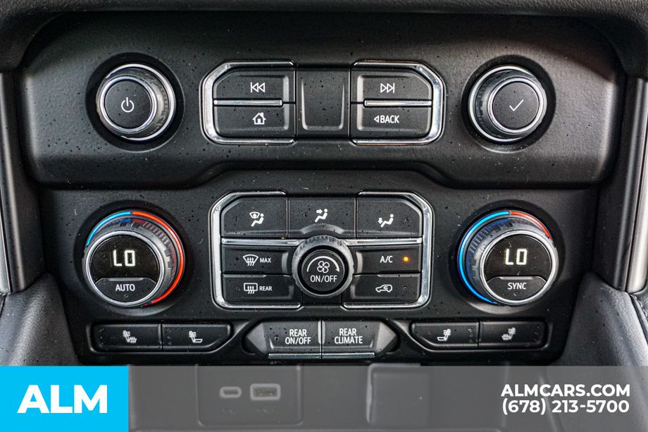 2024 Chevrolet Suburban LT photo 40