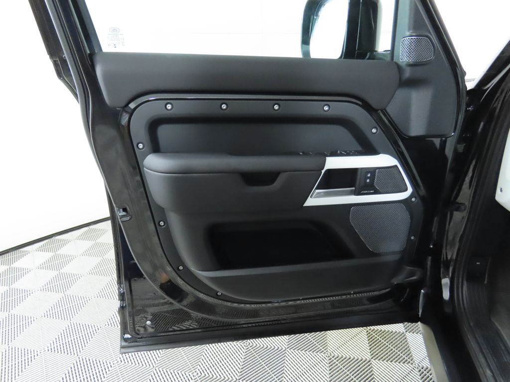 2024 Land Rover Defender 110 25