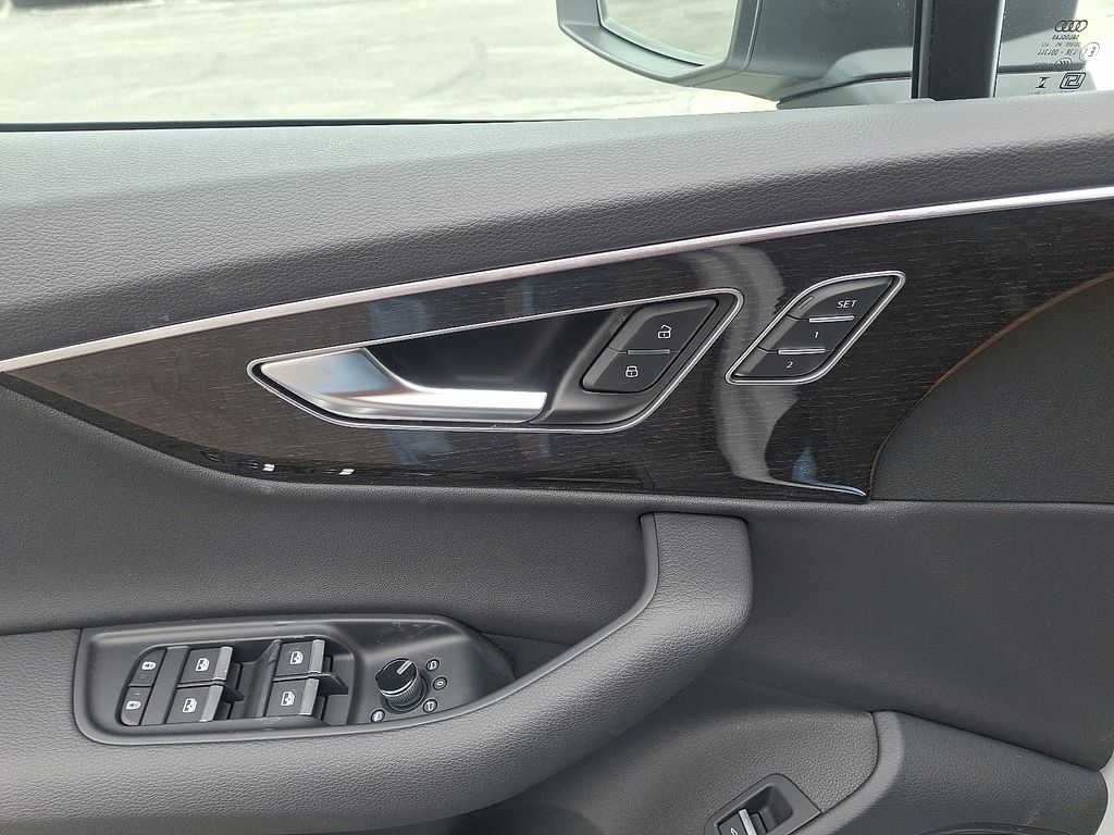 Thumbnail: 2026 Audi Q7 - 9