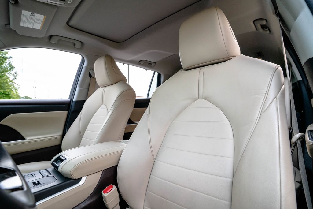 Used 2020 Toyota Highlander Hybrid SUV