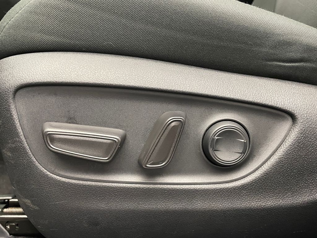 2024 Toyota RAV4 XLE 14