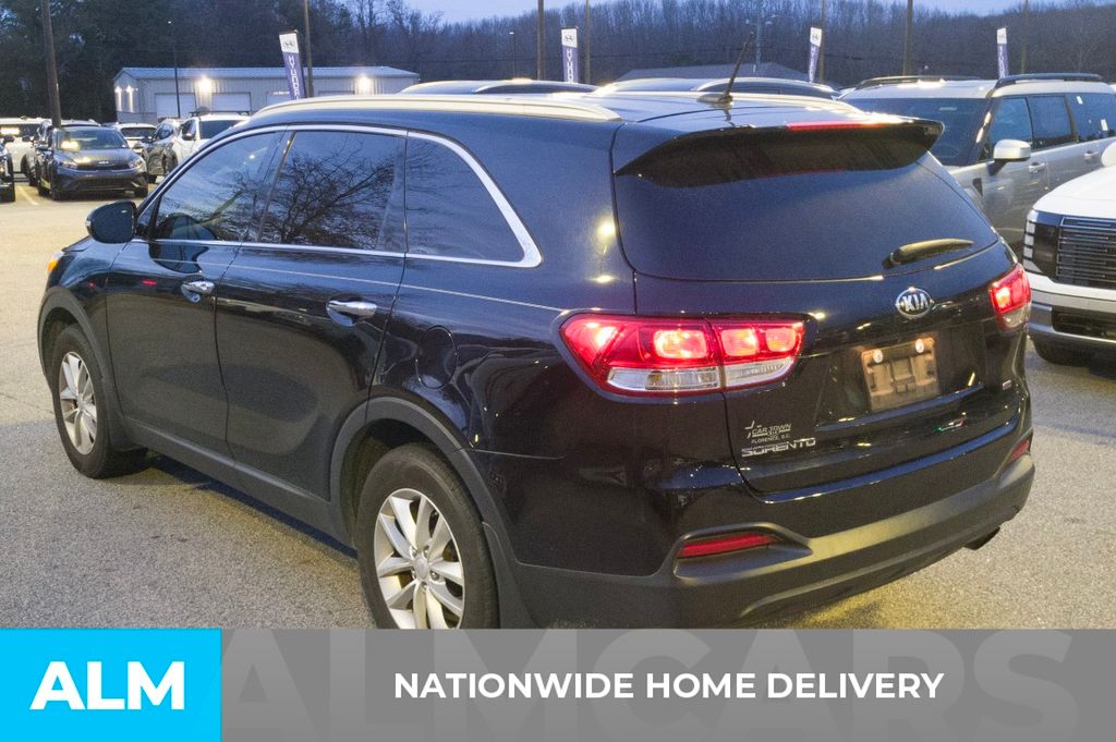 2017 Kia Sorento LX photo 4