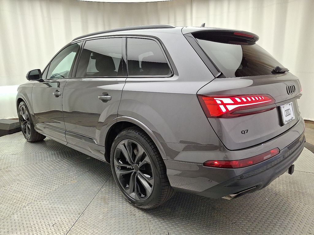 Thumbnail: 2026 Audi Q7 - 4