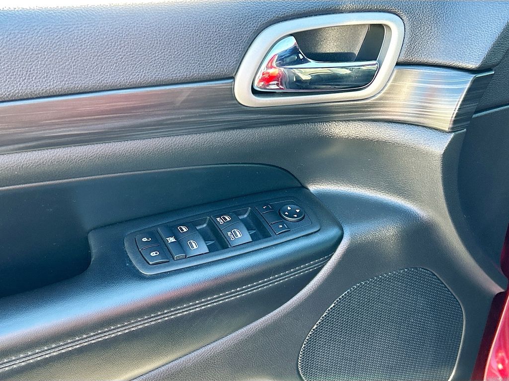 Thumbnail: 2021 Jeep Grand Cherokee - 18