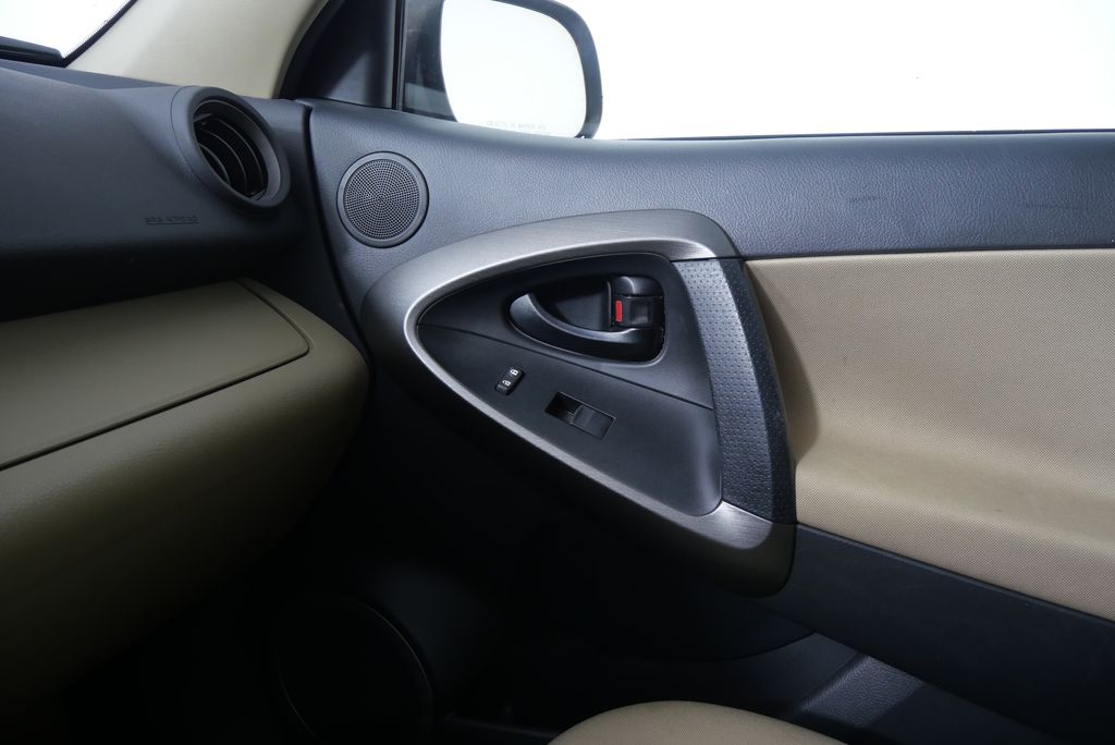 2011 Toyota RAV4  18