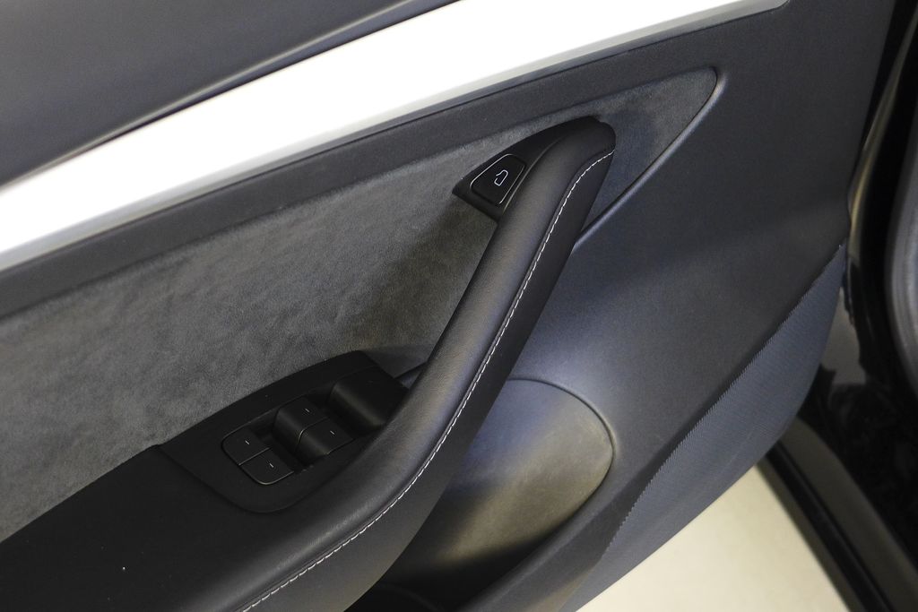 Thumbnail: 2021 Tesla Model 3 - 12