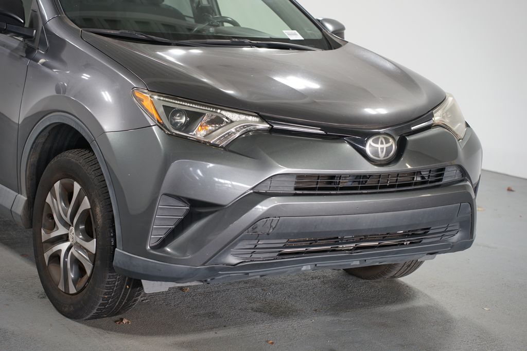 Thumbnail: 2017 Toyota RAV4 - 4