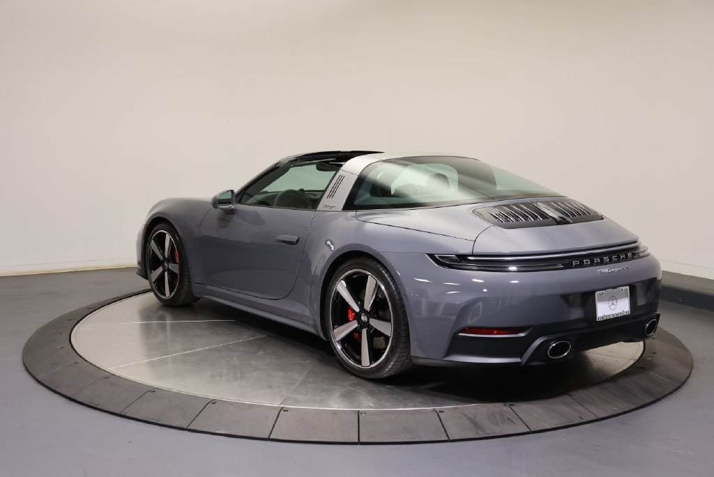 Thumbnail: 2026 Porsche 911 - 14