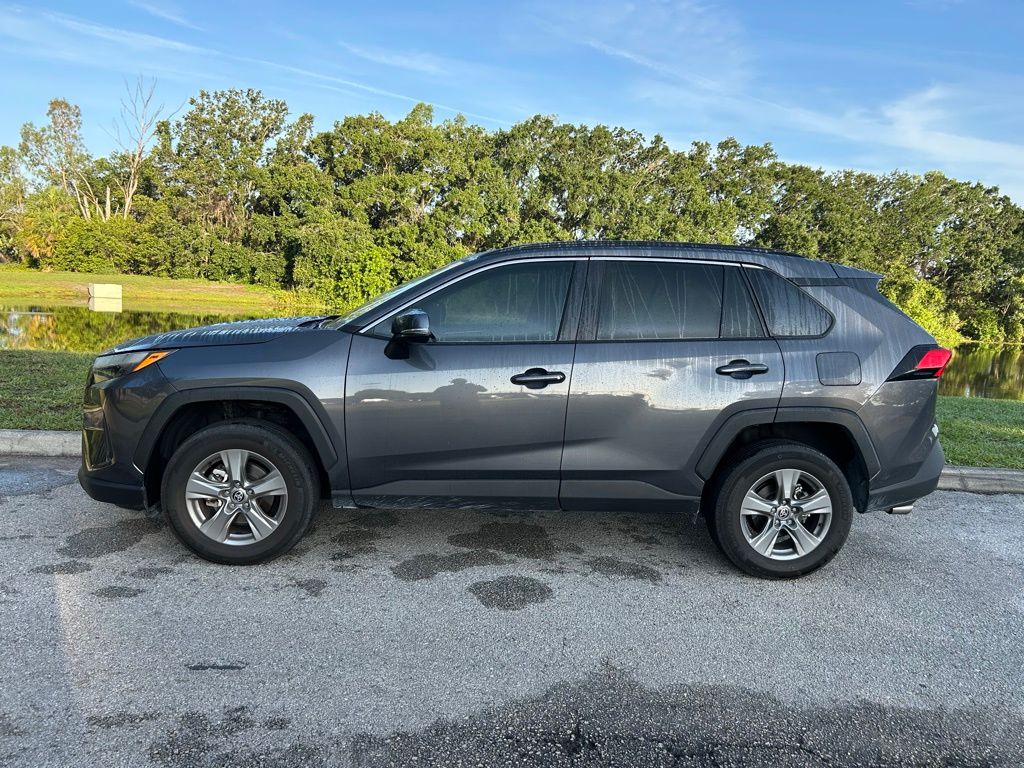 2022 Toyota RAV4 XLE 2
