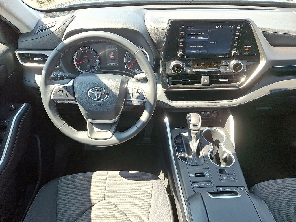 Thumbnail: 2022 Toyota Highlander - 12