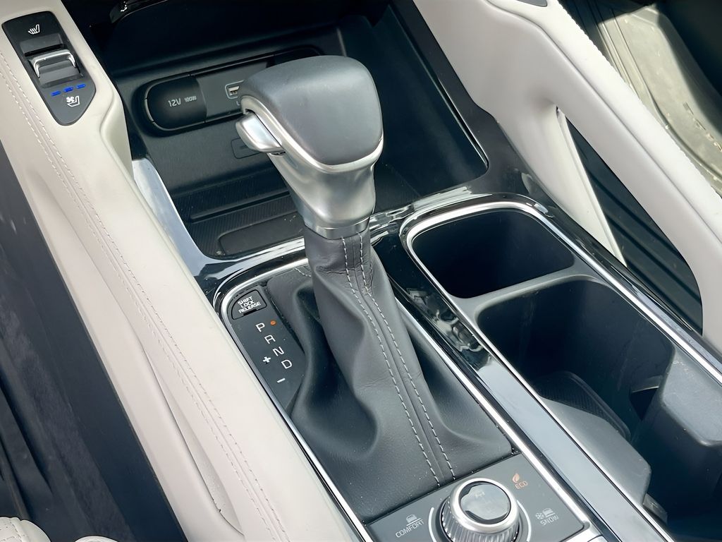 Used 2020 White Kia SX image 17