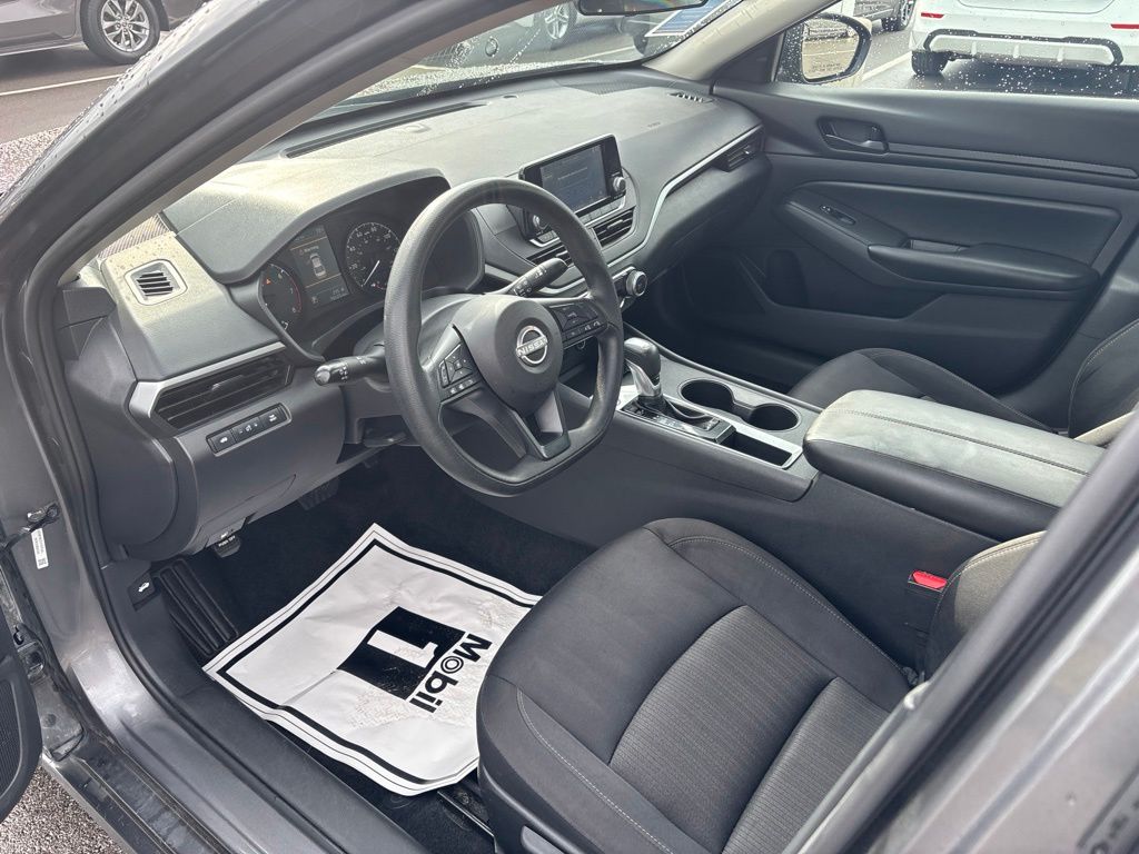 Used 2024 Nissan Altima Sedan