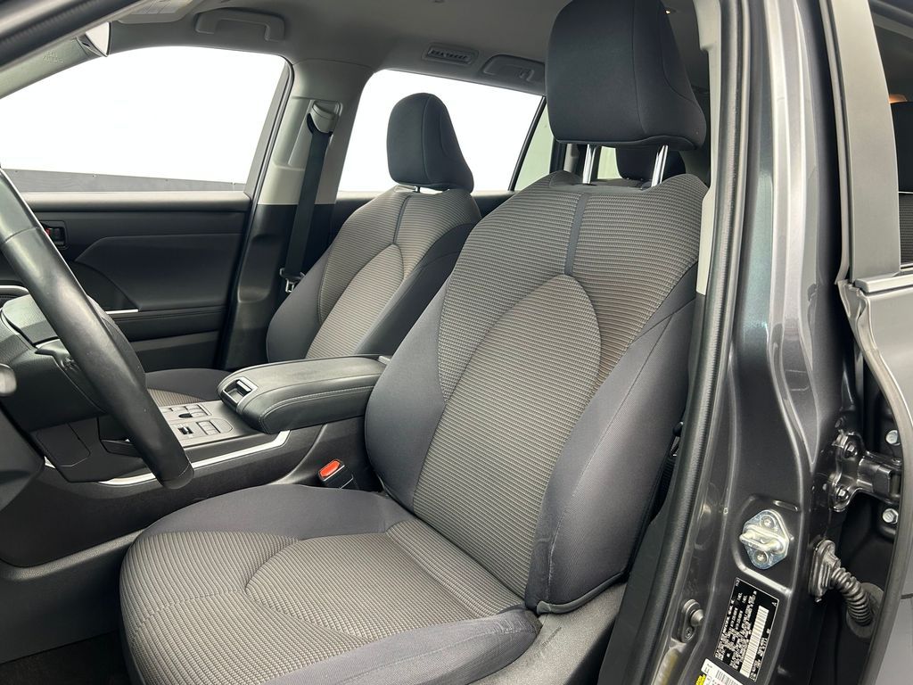 Used 2023 Gray Toyota L image 10