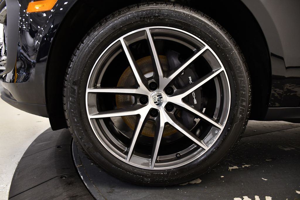 Thumbnail: 2025 Porsche Macan - 14