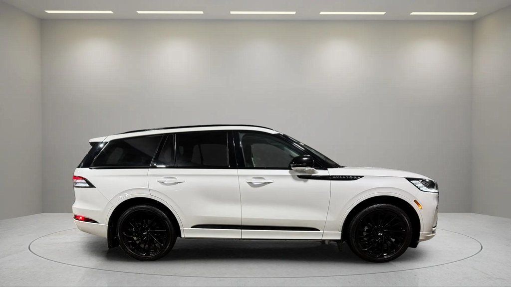 Certified Used 2025 Pristine White Metallic Tri-Coat Lincoln Reserve image 2