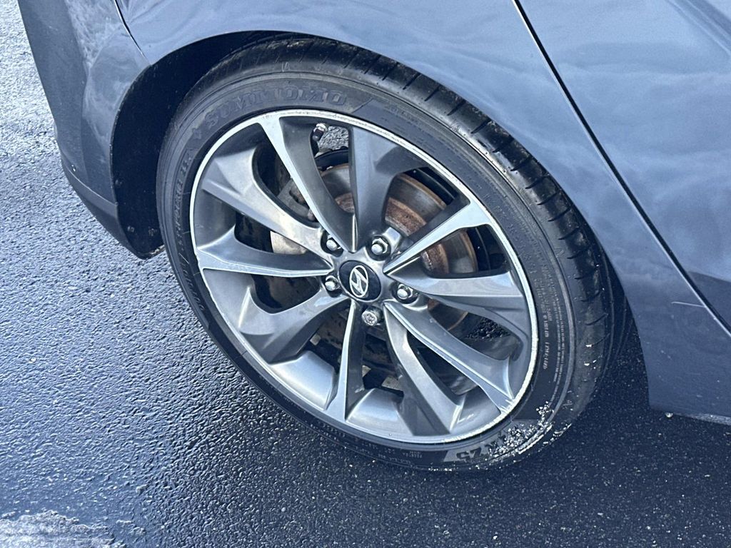 Thumbnail: 2020 Hyundai Veloster - 17