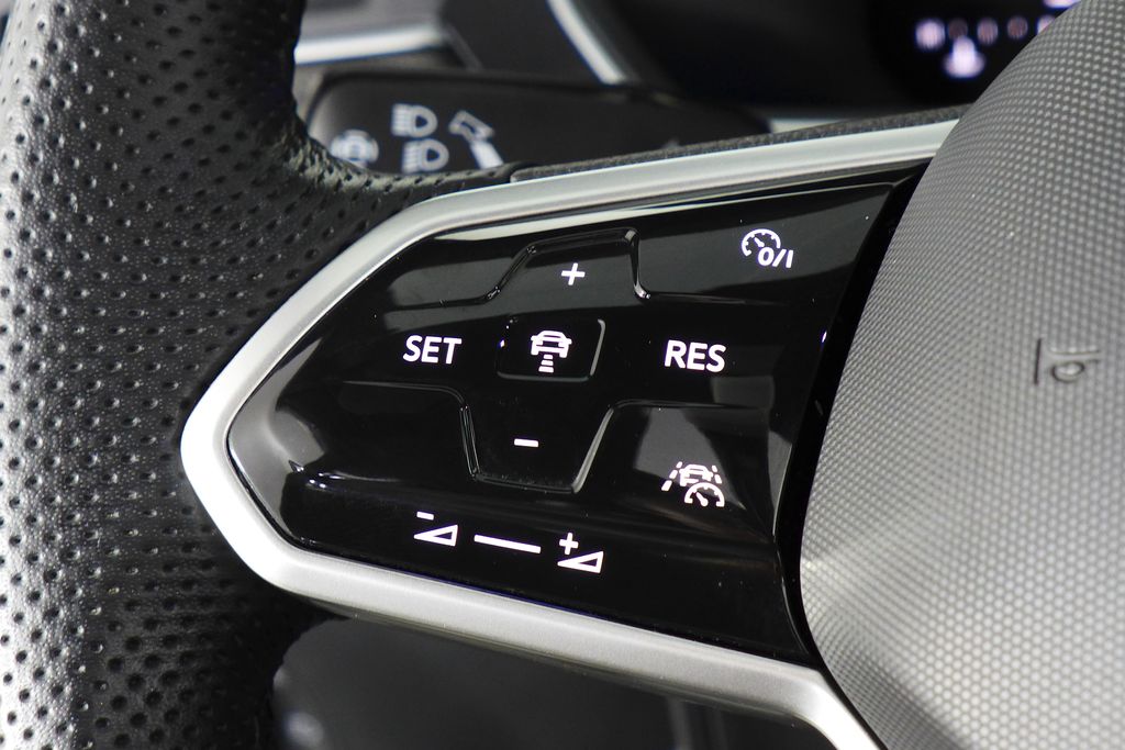 Thumbnail: 2023 Volkswagen Tiguan - 27