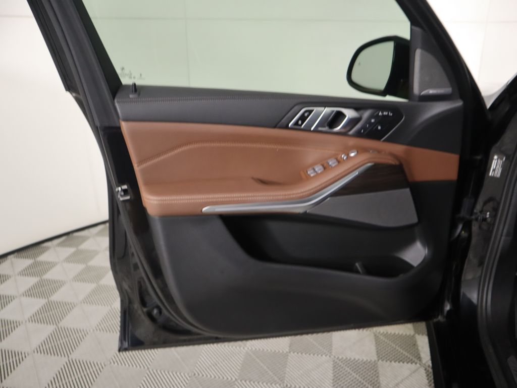 Thumbnail: 2023 BMW X7 - 25