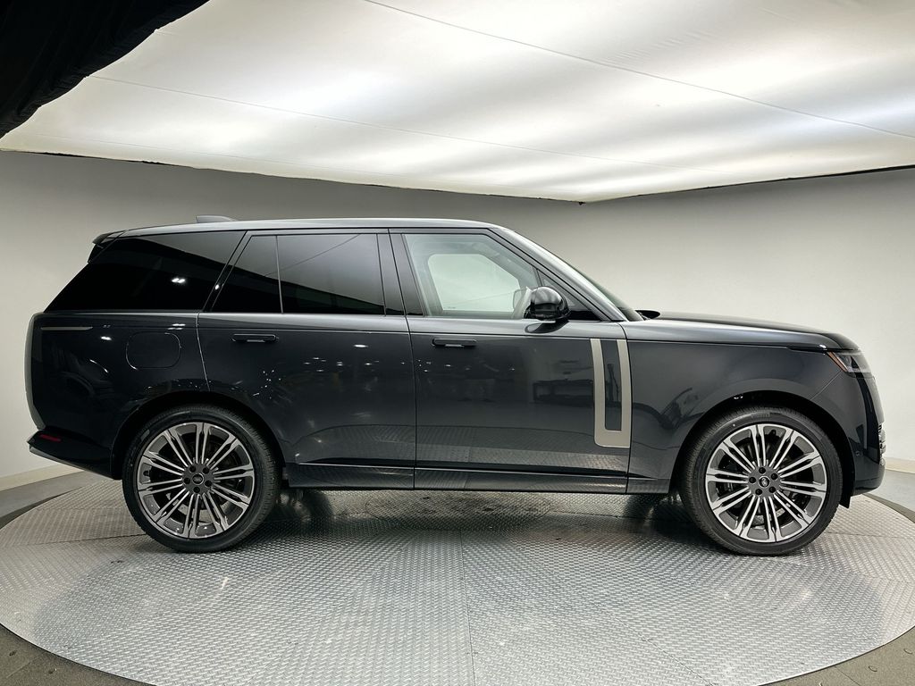 2025 Land Rover Range Rover SE 4