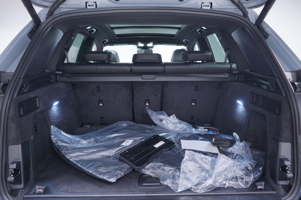 Thumbnail: 2026 BMW X5 - 13