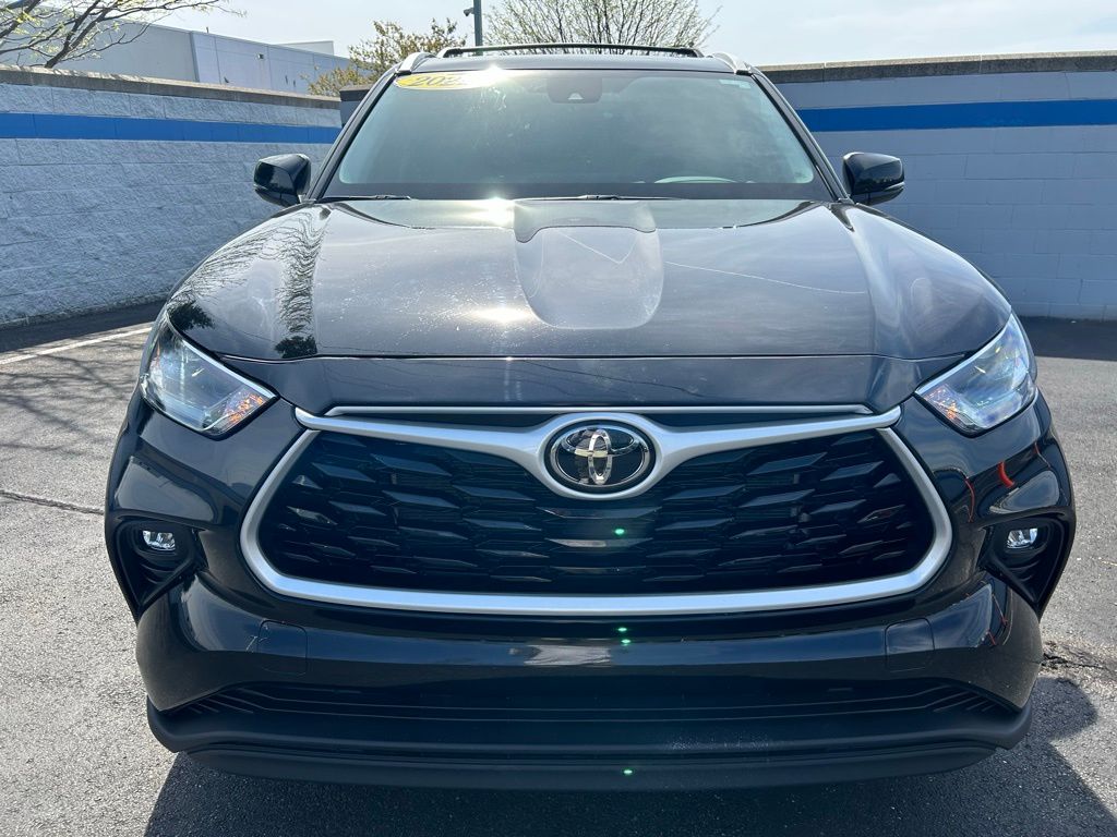 2022 Toyota Highlander XLE 8