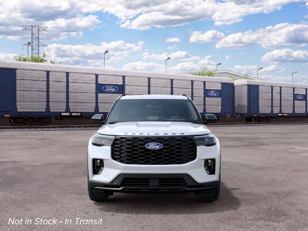 New 2027 Star White Metallic Tri-Coat Ford ST-Line image 3