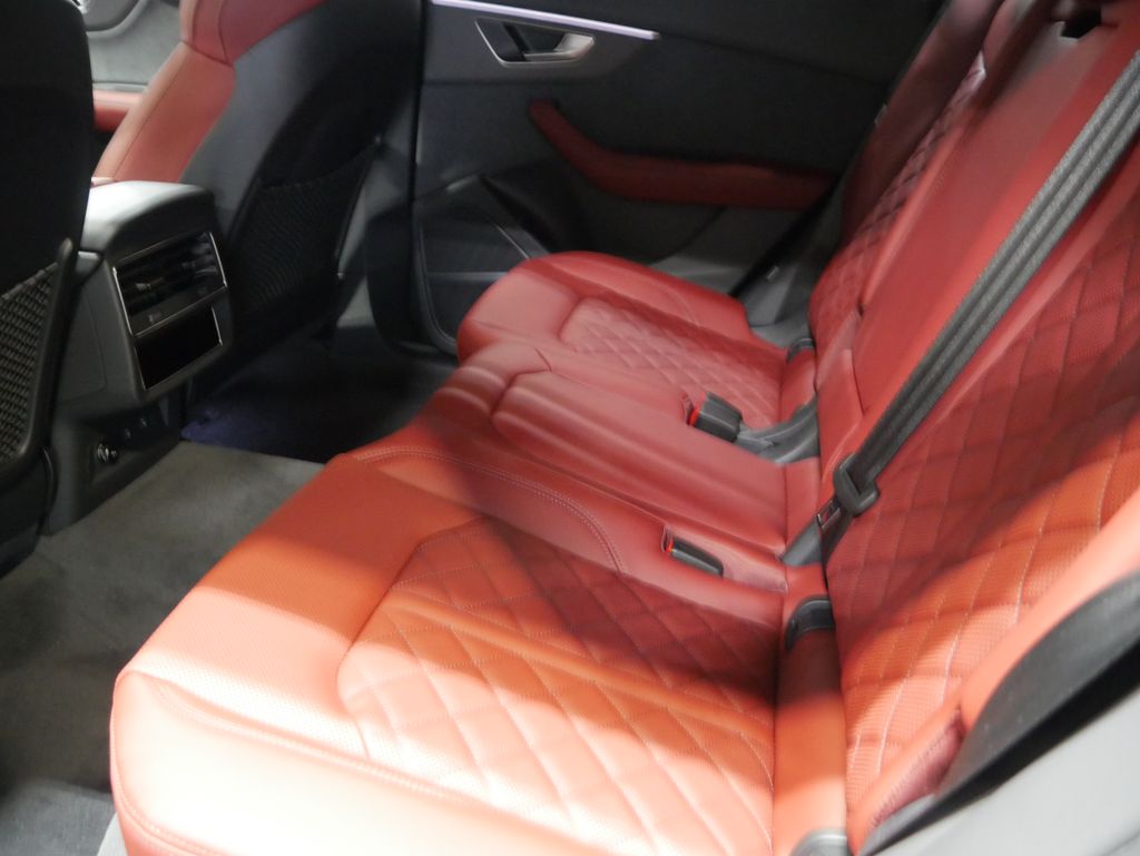 Thumbnail: 2026 Audi SQ8 - 17