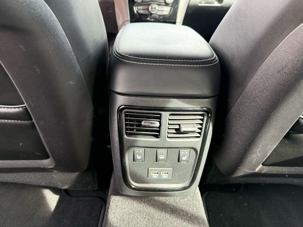 Thumbnail: 2023 Chrysler 300 - 23