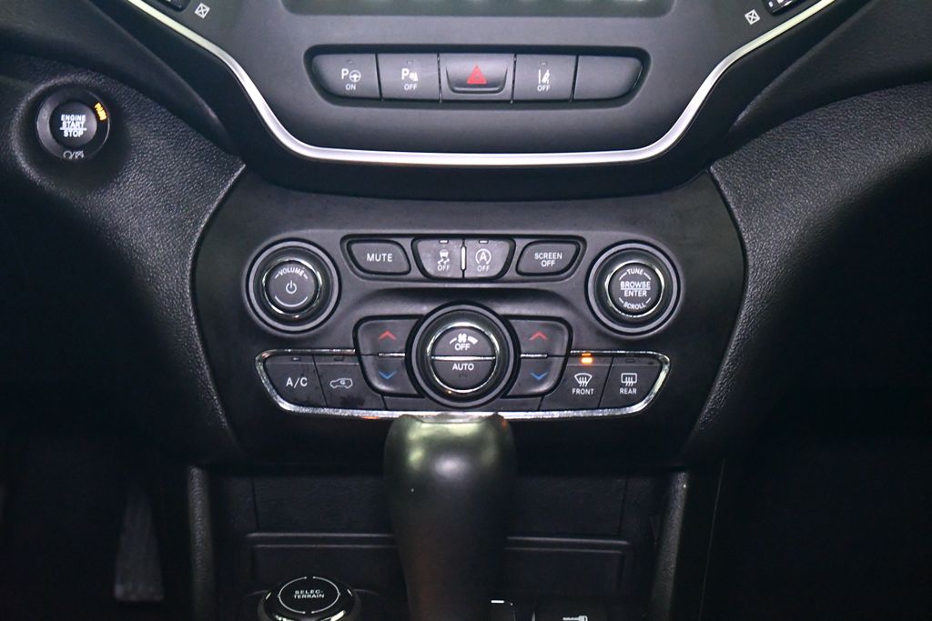 Thumbnail: 2023 Jeep Cherokee - 16