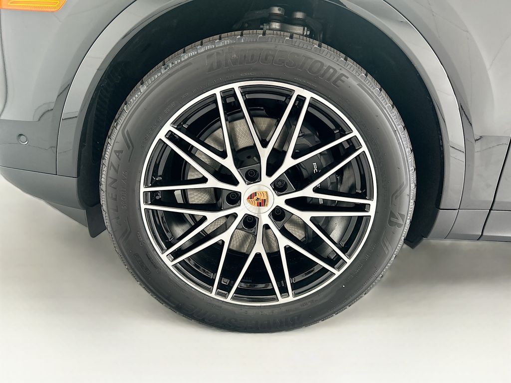 Thumbnail: 2026 Porsche Cayenne - 30