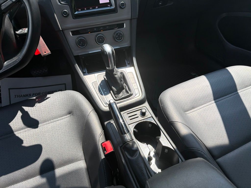 Thumbnail: 2015 Volkswagen Golf - 15