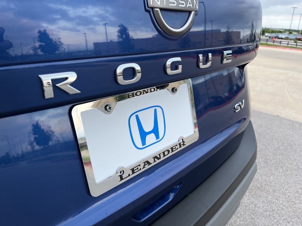 2023 Nissan Rogue SV 8