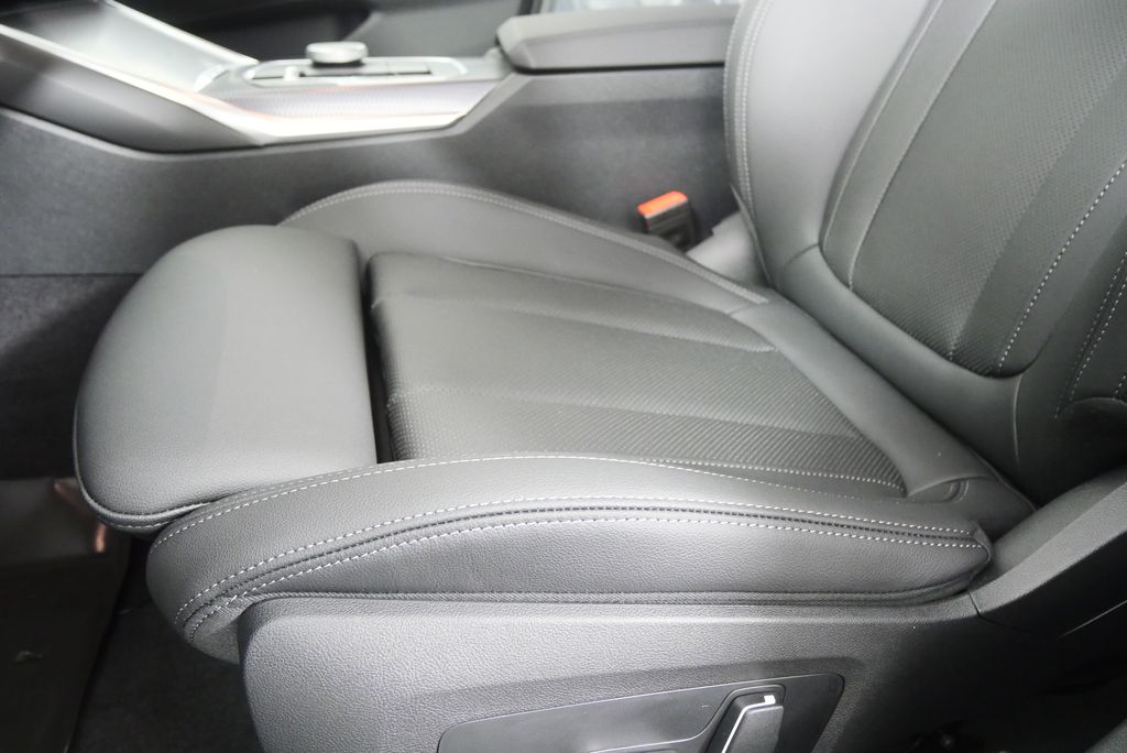 Thumbnail: 2026 BMW 3 Series - 10