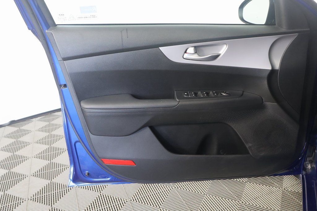 Thumbnail: 2023 Kia Forte - 11