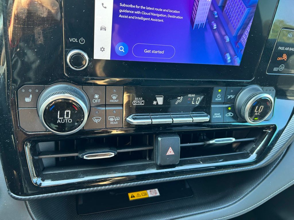 Thumbnail: 2023 Toyota Highlander - 25