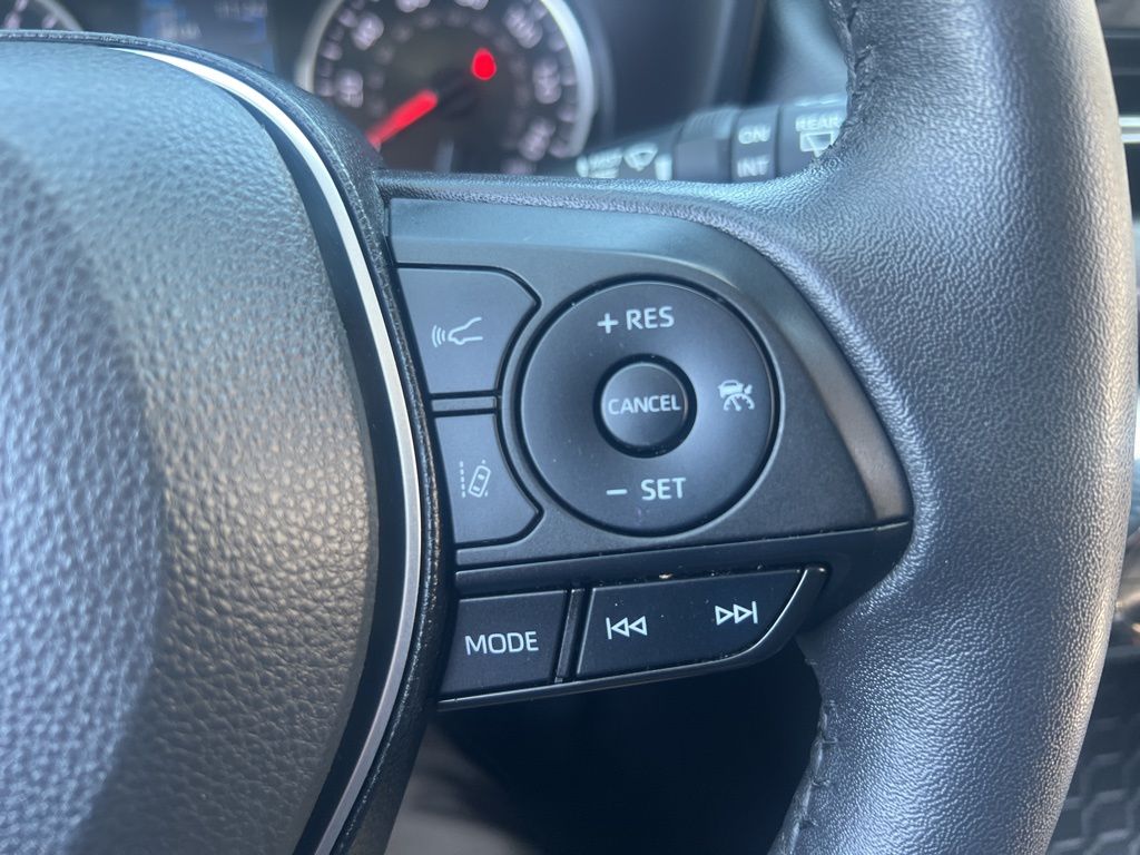 2022 Toyota RAV4 XLE Premium photo
