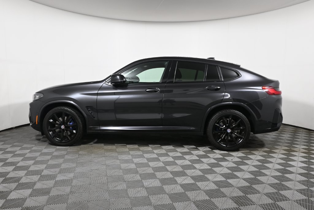 Thumbnail: 2023 BMW X4 - 2