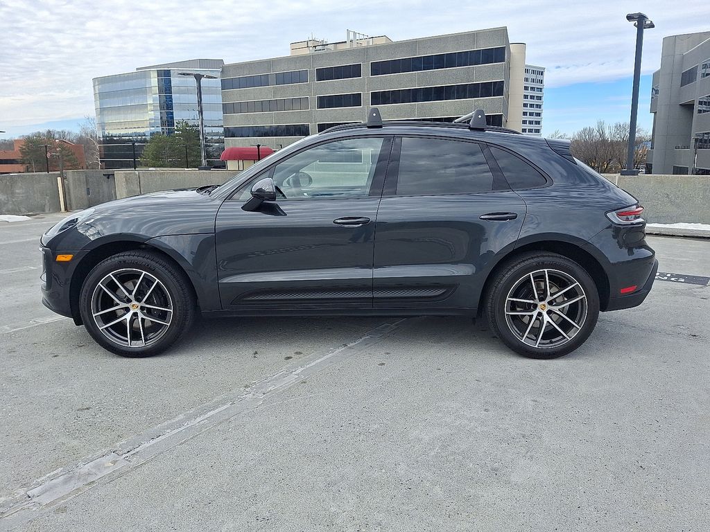 Thumbnail: 2025 Porsche Macan - 2