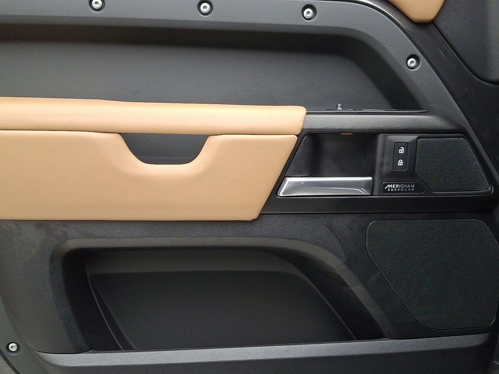 Thumbnail: 2025 Land Rover Defender - 14