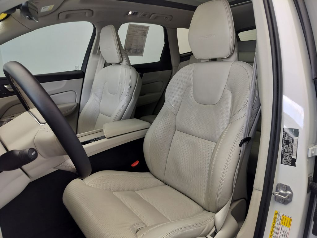 Thumbnail: 2020 Volvo XC60 - 8