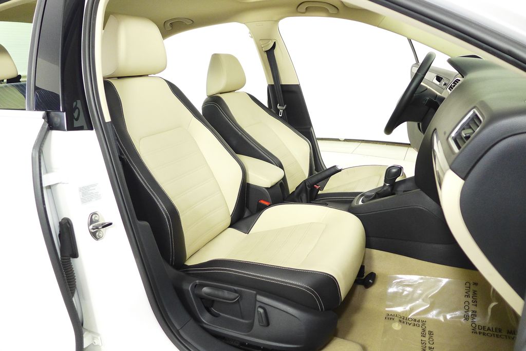 Thumbnail: 2013 Volkswagen Jetta - 19