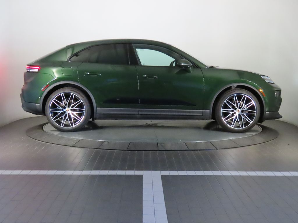 Thumbnail: 2025 Porsche Macan - 8