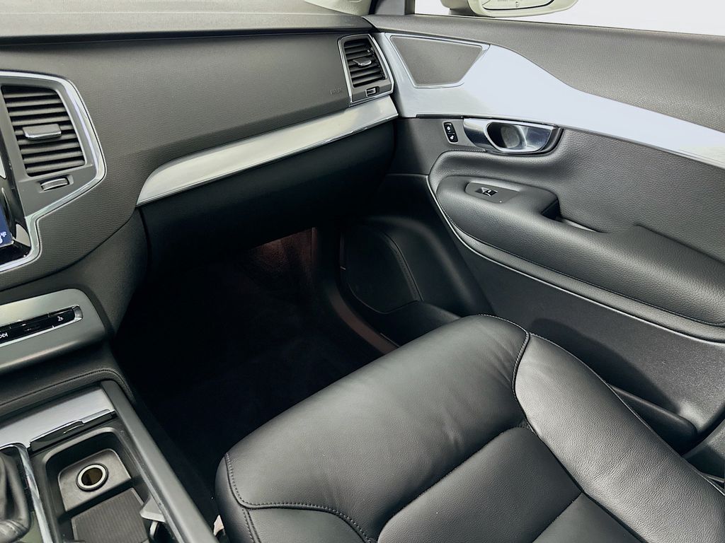 Thumbnail: 2018 Volvo XC90 - 24